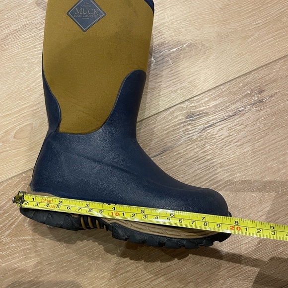 Kid’s Rugged II Muckboot. Winterboot/Waterproof. Size 12. - Picture 12 of 13